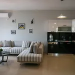 Nyc Modern & Spacious Apartament 5 Min From Seaside